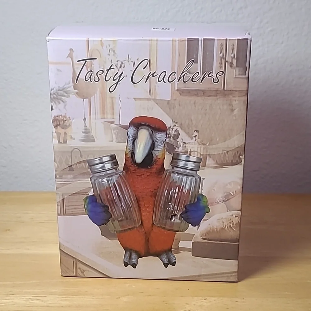 Tasty Crackers salt and pepper shaker holers